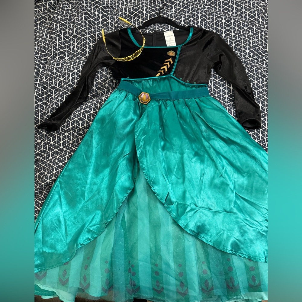 Disney Anna dress with crown and jewelry 7/8 M